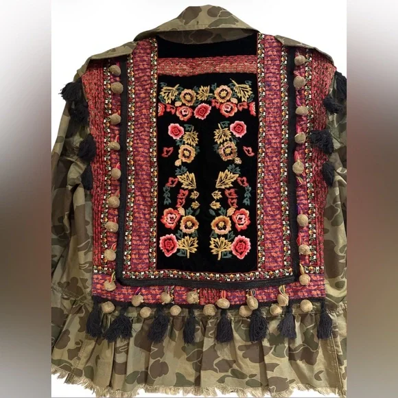 ZARA WOMAN Jacket Camo Utility
Shacket Tapestry Peplum Button Up Canvas
Green - Picture 5 of 7